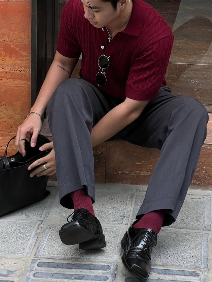 Pantalon habillé pour homme de couleur gris anthracite, coupe droite ajustée avec plis